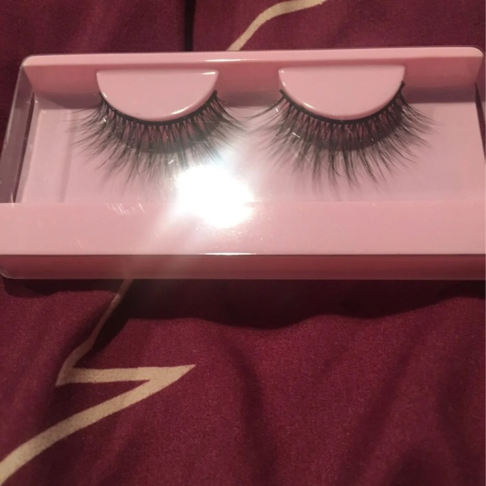 Eyelashes - Picture 6 of 8